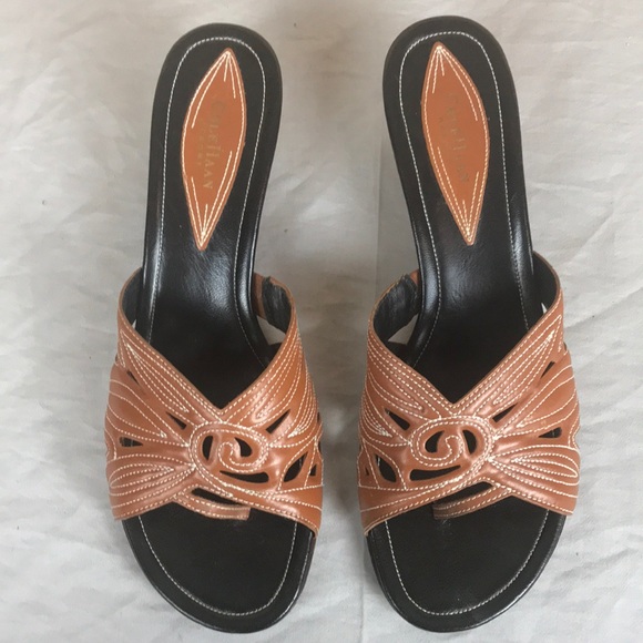 Cole Haan Resort Tahiti. Thong Saddle Tan Heels - Picture 3 of 5